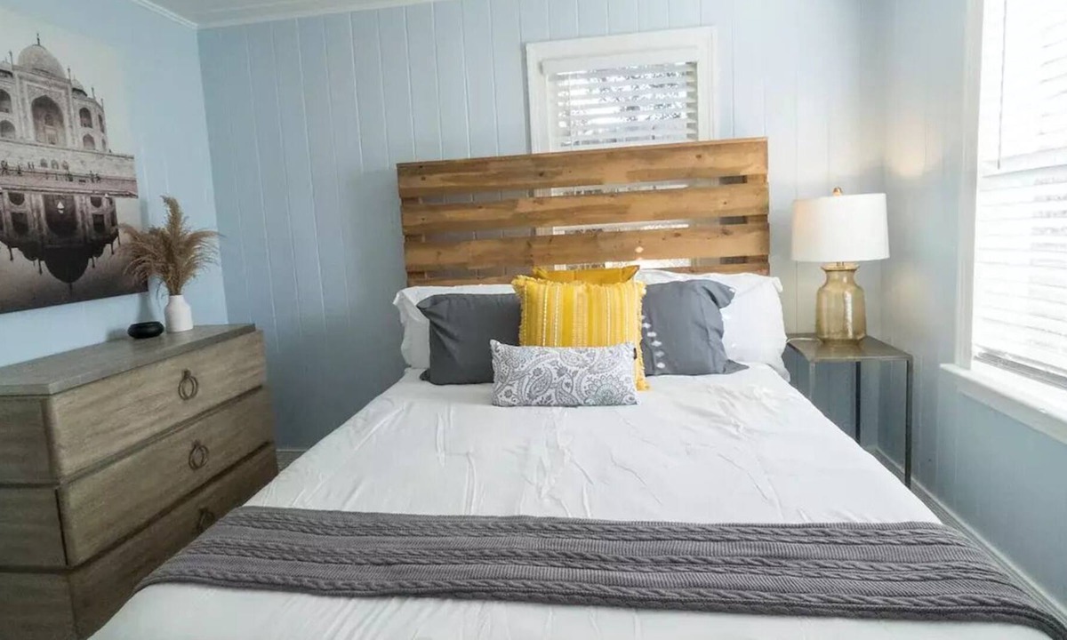 Sarasota Cottage | Cozy cottage get-away for Two!