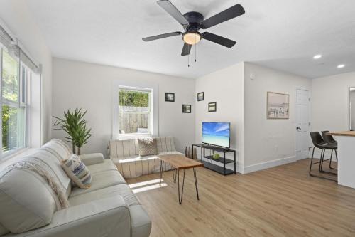 West Bradenton House | Cozy Near AMI Patio BBQ TV