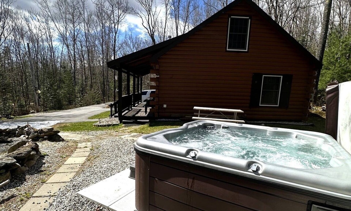 Weld Cabin | Cozy, peaceful cabin retreat with hot tub