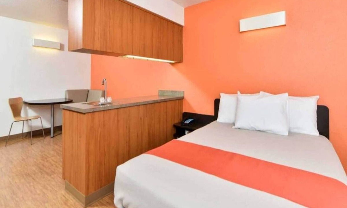 Meridian Apartment | Cozy Queen Bed Room|Pool|Free WiFi