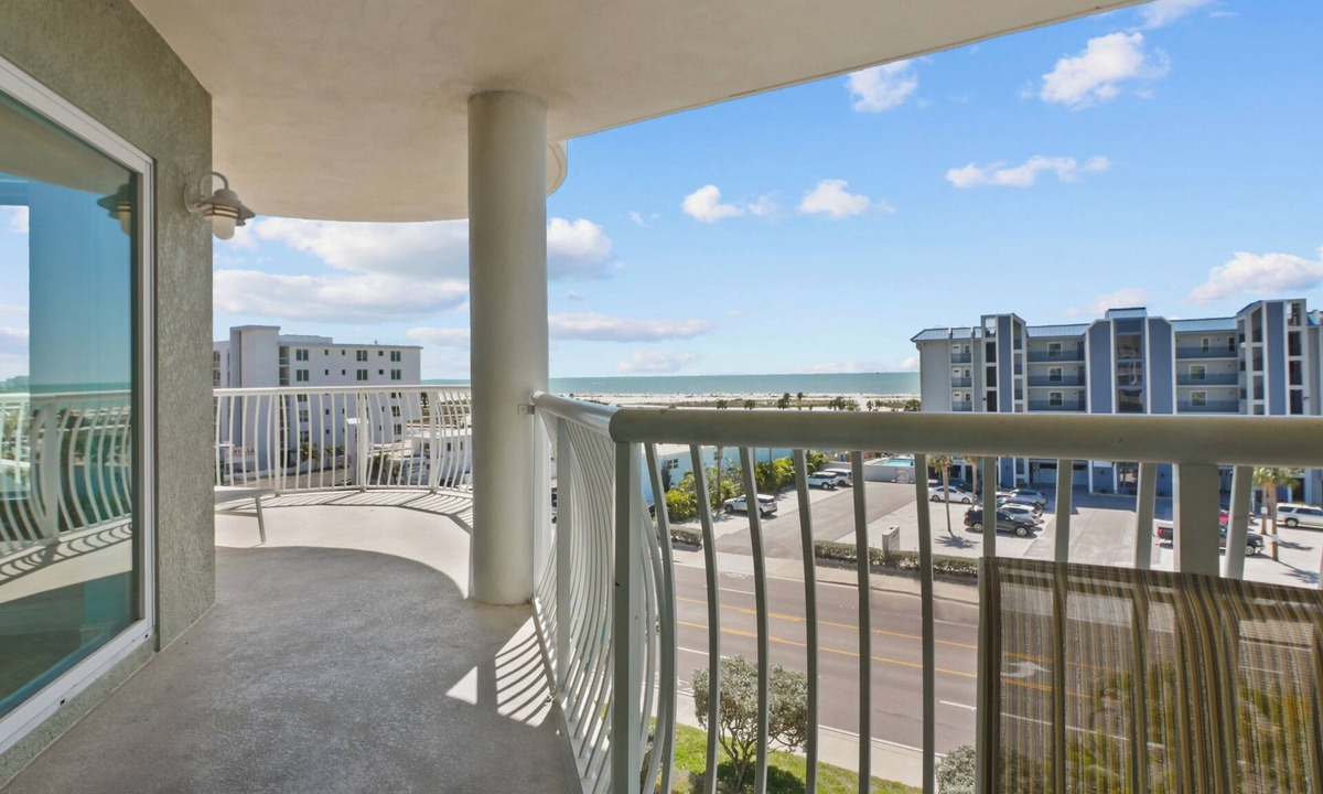 Treasure Island Apartment | Crystal Palms Beach Resort