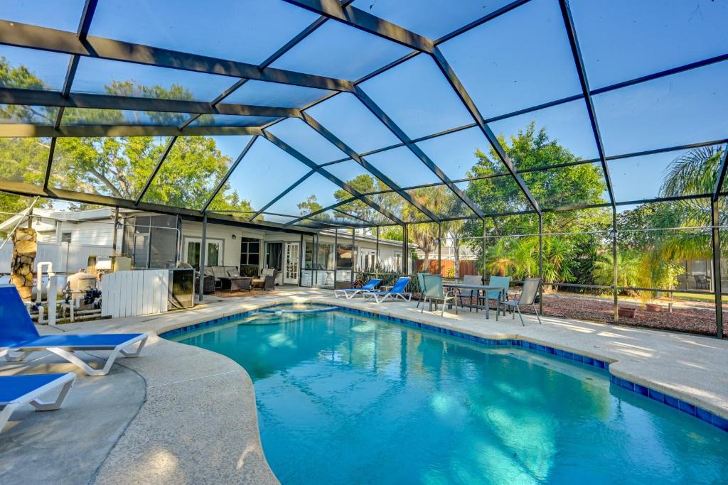 Orient Park House | Dock & Beautiful Views! Spacious Bellows Lake Gem