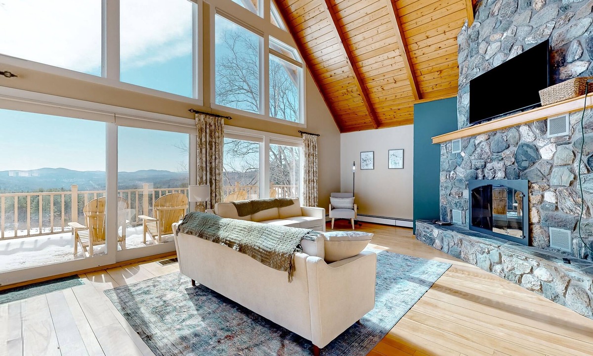 Montpelier House | Dog-friendly home with panoramic mountain views, grill, deck, & pool table