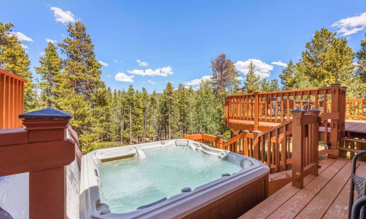 Black Hawk Cabin | Eco Cabin w/Hot Tub + Golden Gate Canyon Views
