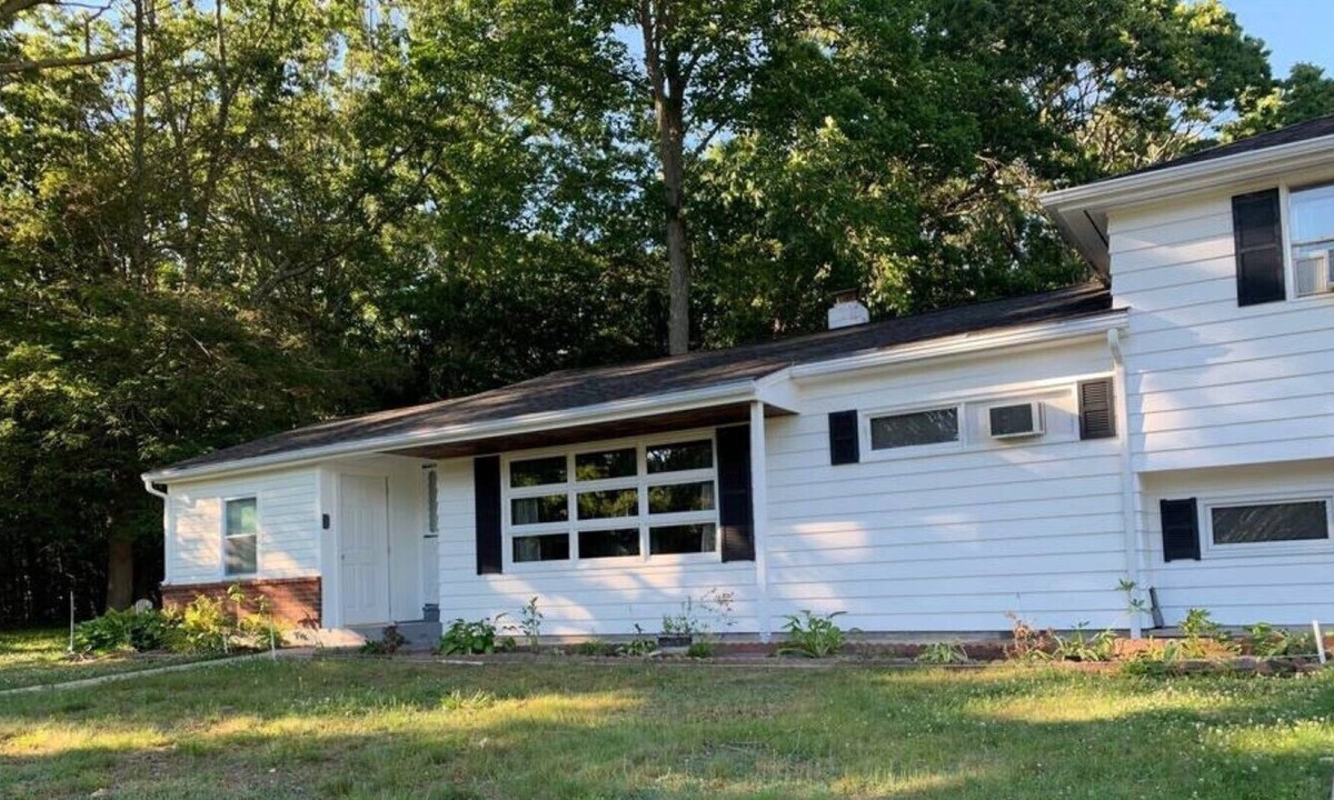 Preston House | Entire 6 bedroom house 2 mi to Foxwoods, sleeps 12