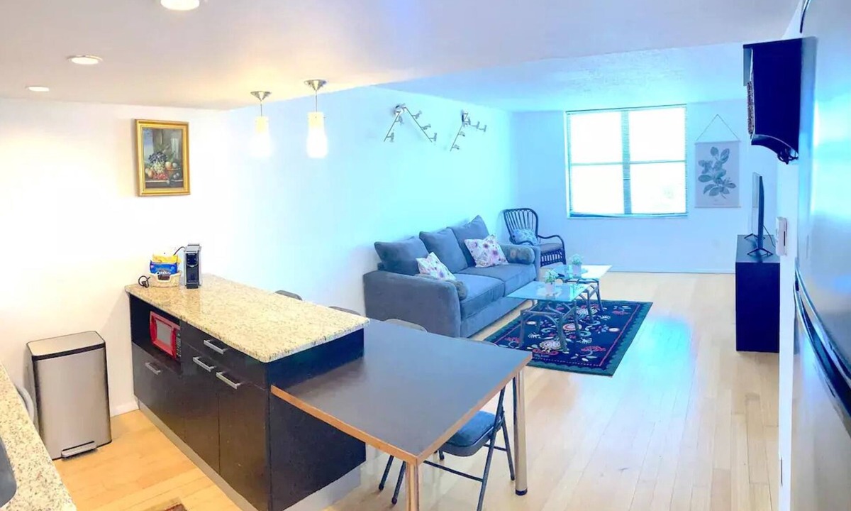 Clearwater Condo | Entire apartment 10 min from Clearwater Beach
