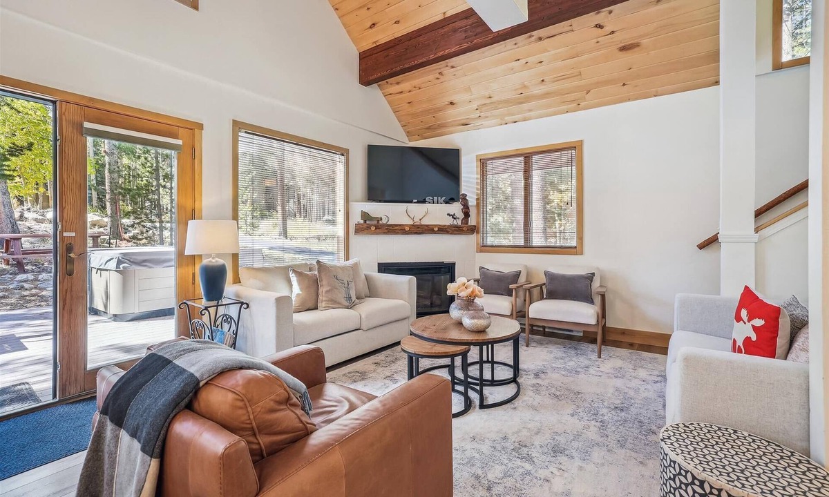 Warrior's Mark West House | Experience Freeride Haus, a beautiful Breckenridge home with a private hot tub!