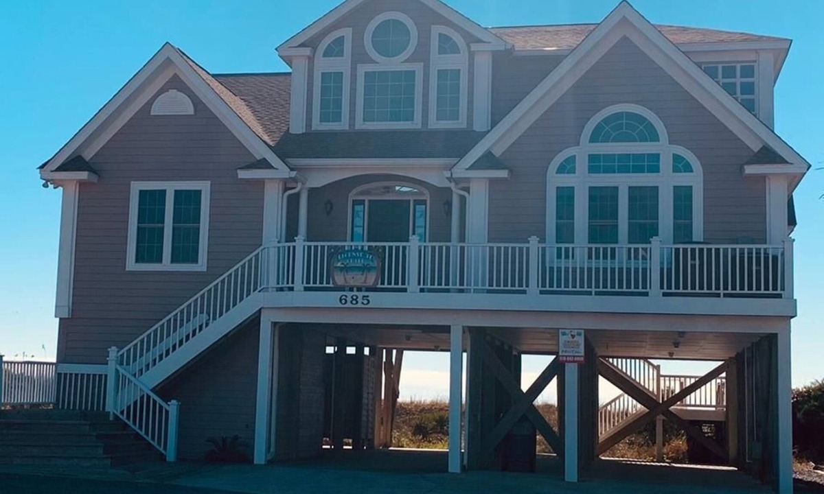 Holden Beach House | Experience luxury at License to Chill, a 4-bedroom oceanfront home in Holden Beach.