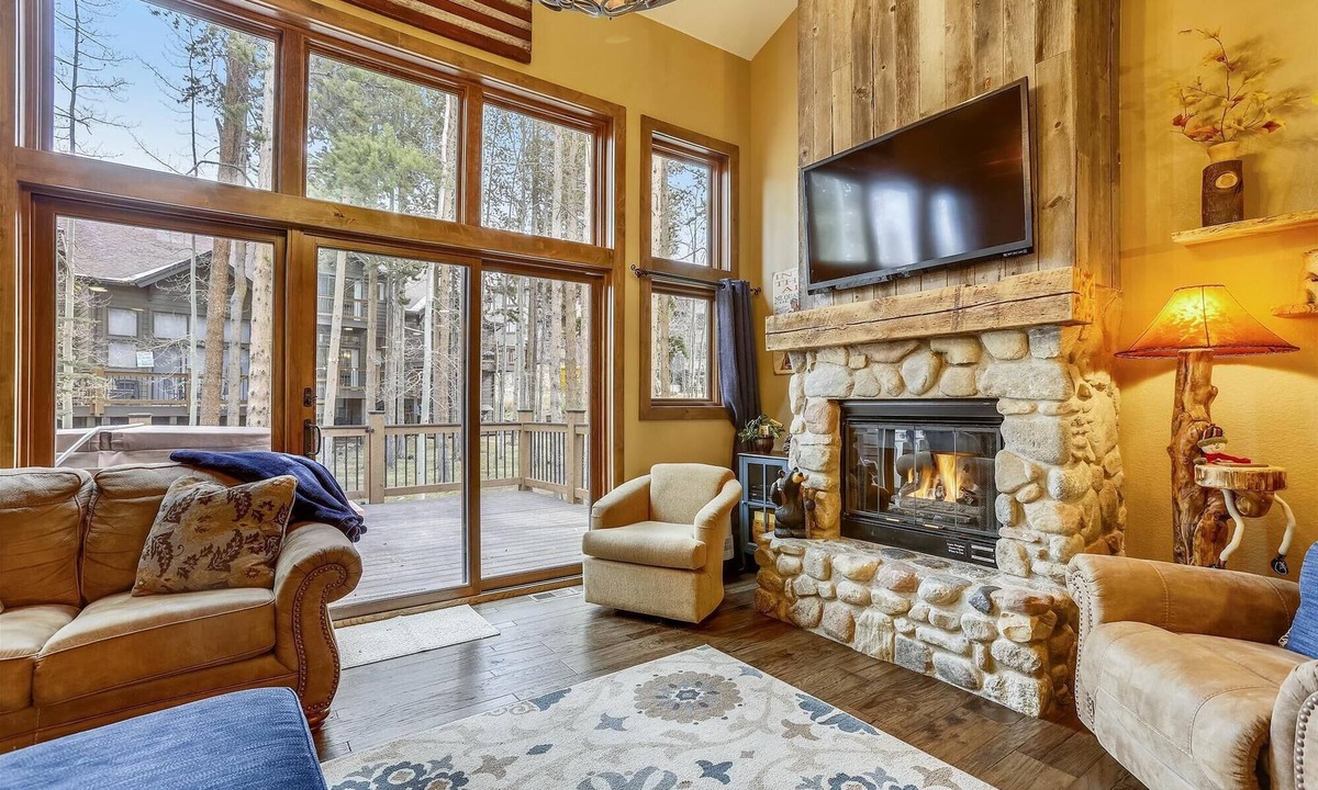 Warrior's Mark House | Experience mountain living at its finest in Village Point 109, with private hot tub!
