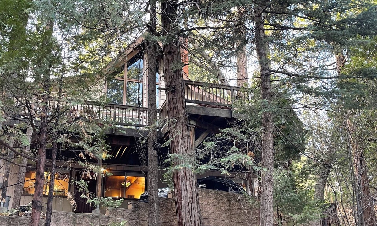 Lake Arrowhead Cabin | Fabulous 3-bedroom Treehouse Cabin in Lake Arrowhead