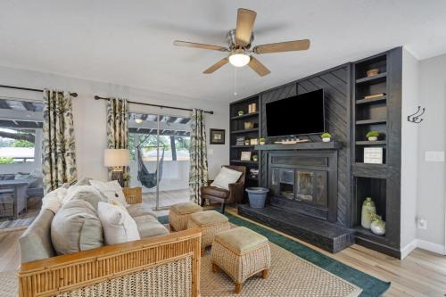 South Gate Ridge Apartment | Fabulous design, close to Siesta