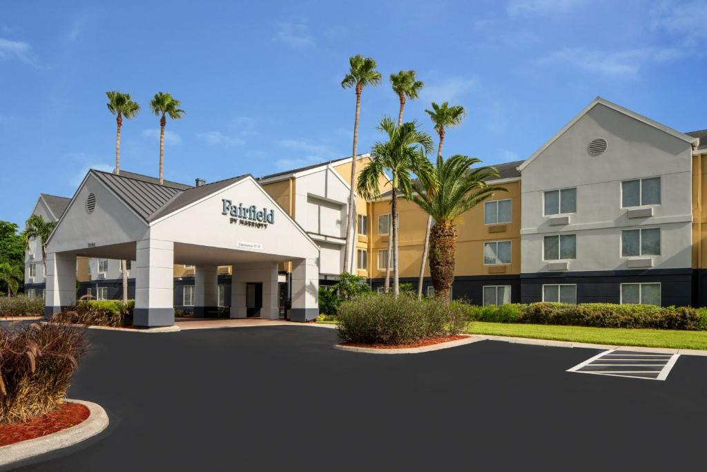 Villas Hotel | Fairfield Inn & Suites by Marriott Fort Myers Cape Coral
