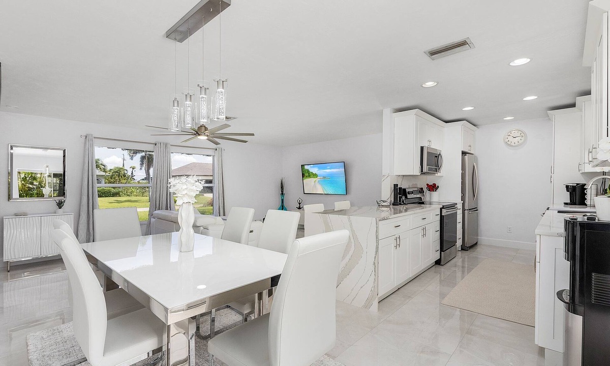 Fort Myers House | Fairview Getaway