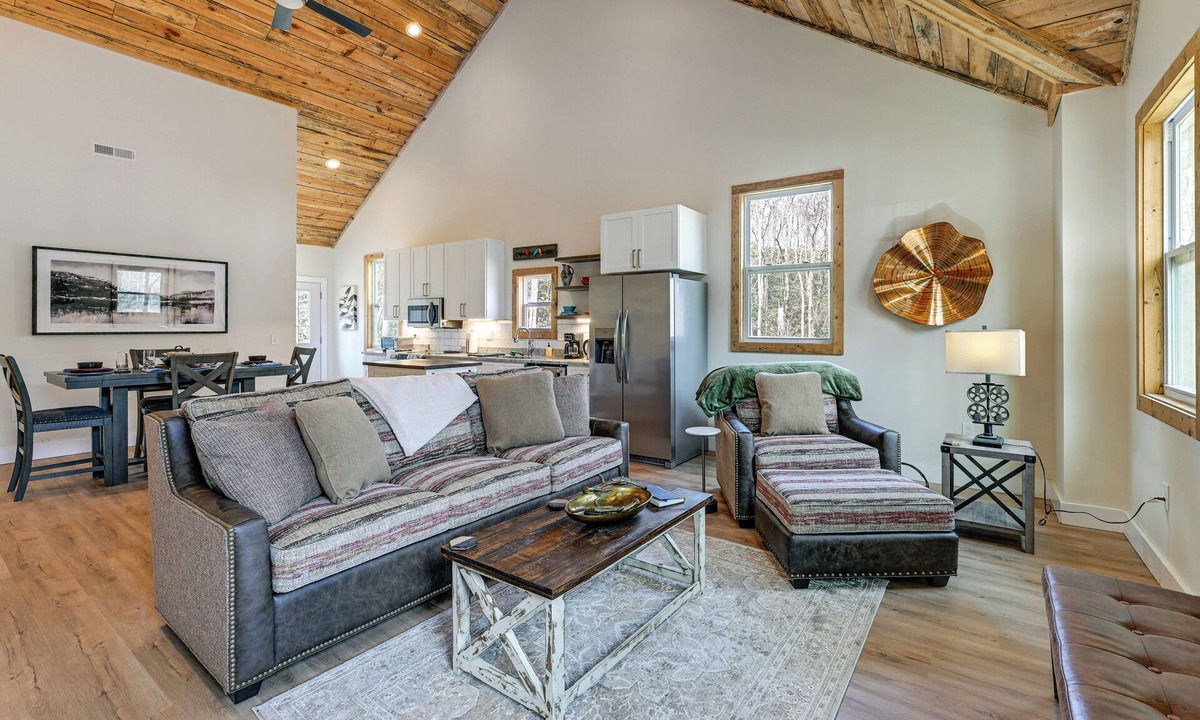 Andrews Cabin | Fire Pit w/Pond: Modern Mtn Retreat in Smoky Mtns