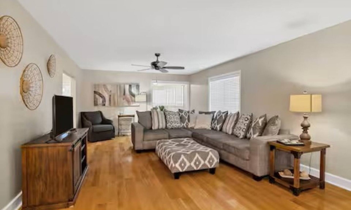 Bowling Green Condo | First Class Comfort 3BD & 2BA in Bowling Green