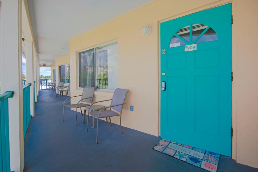 Bay Esplanade House | Five Palms Suite 208 - Daily - Weekly - Monthly