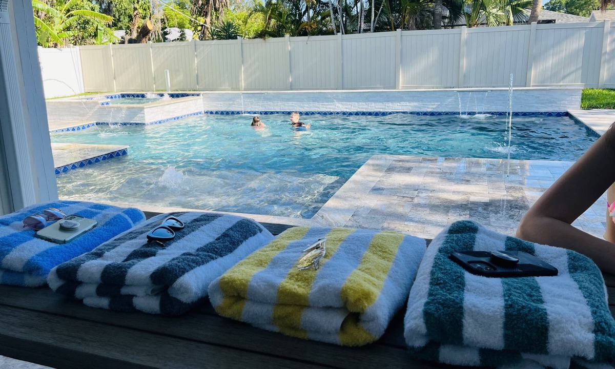 Bradenton House | Florida Oasis- Beautiful home sleeps 6 HEATED POOL-NEWLY RENOVATED