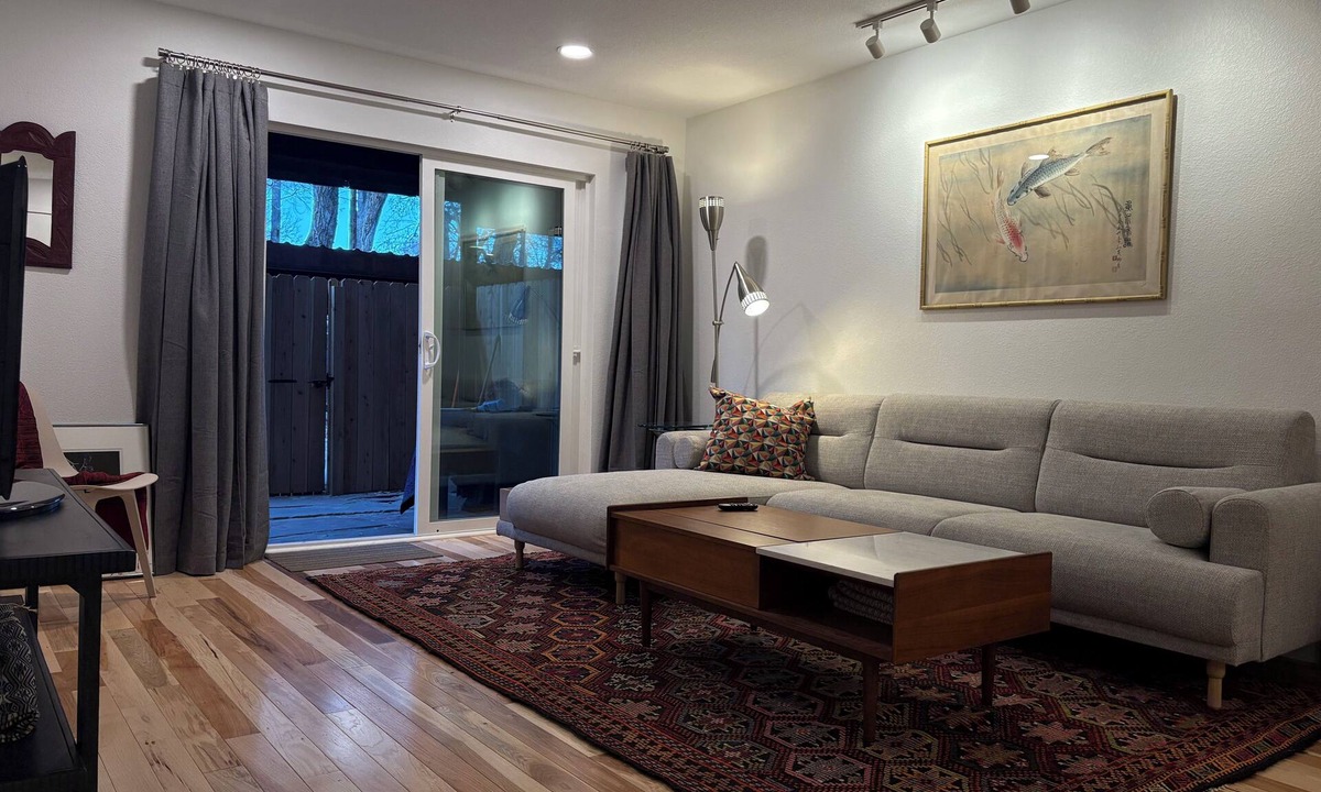 Whittier Condo | Fresh, Clean & Hassle Free Newly Renovated & Fully Furnished 2 Bdrm