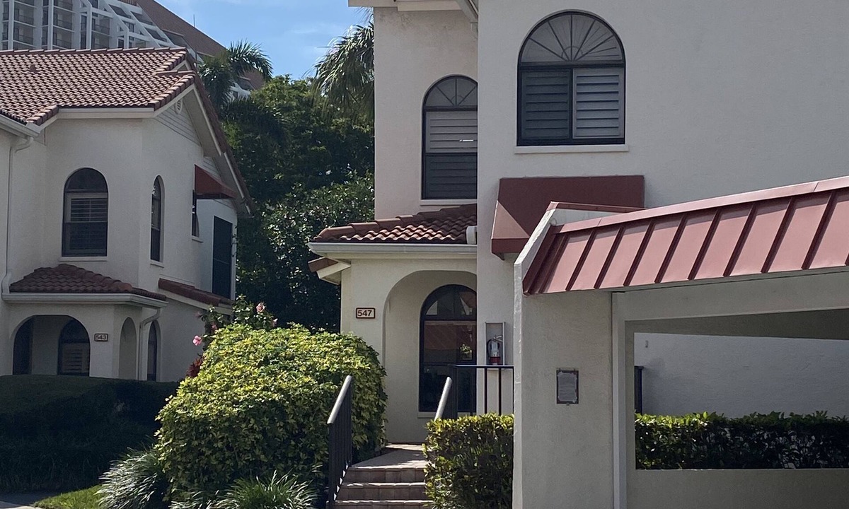 Pelican Bay Condo | Full access to Pelican Bay.Renovated 3br/2bath.Covered lanai.Pool.Shops.Dining.