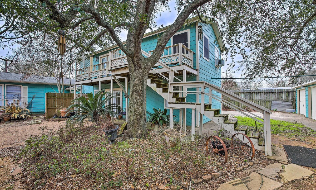 San Leon Apartment | Galveston Bay Studio: Walk to Fishing & Boating!