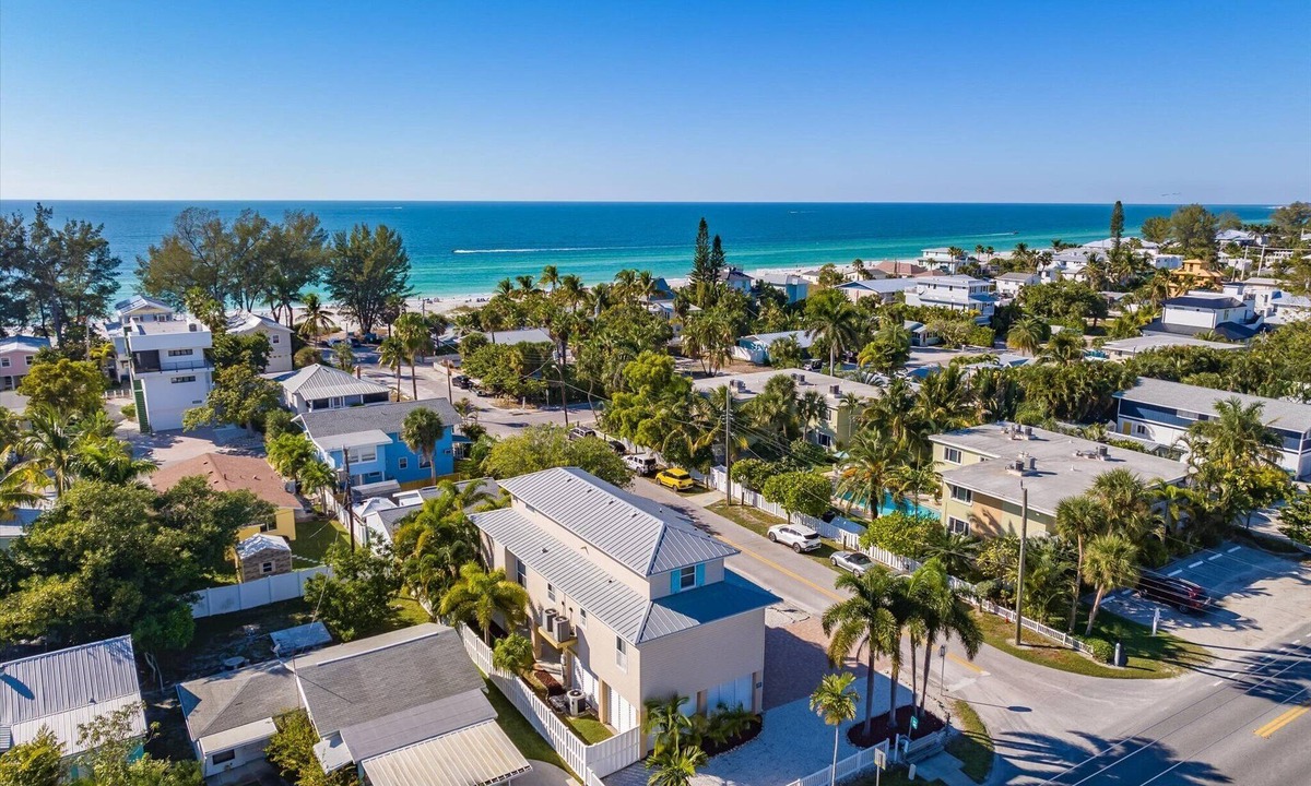 Ilexhurst House | Gigi & Poppy’s Paradise: Pool, Gulf Views, Walk to Beach