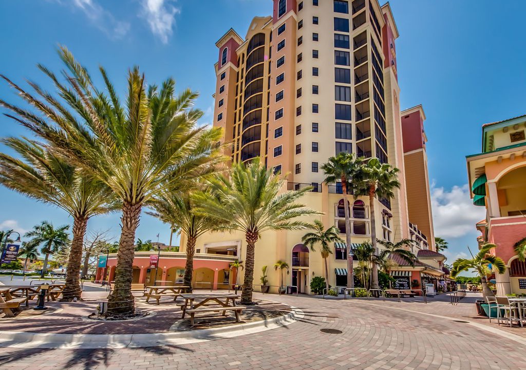 Cape Harbour Apartment | Gorgeous PENTHOUSE overlooking Cape Harbour - Penthouse at Cape Harbour - Cape Coral