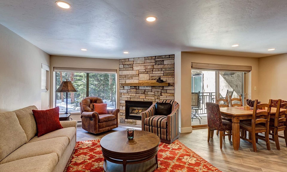 Peak 9 Condo | Great location, Sleeps 6, Walk to lifts/downtown, Garage parking!
