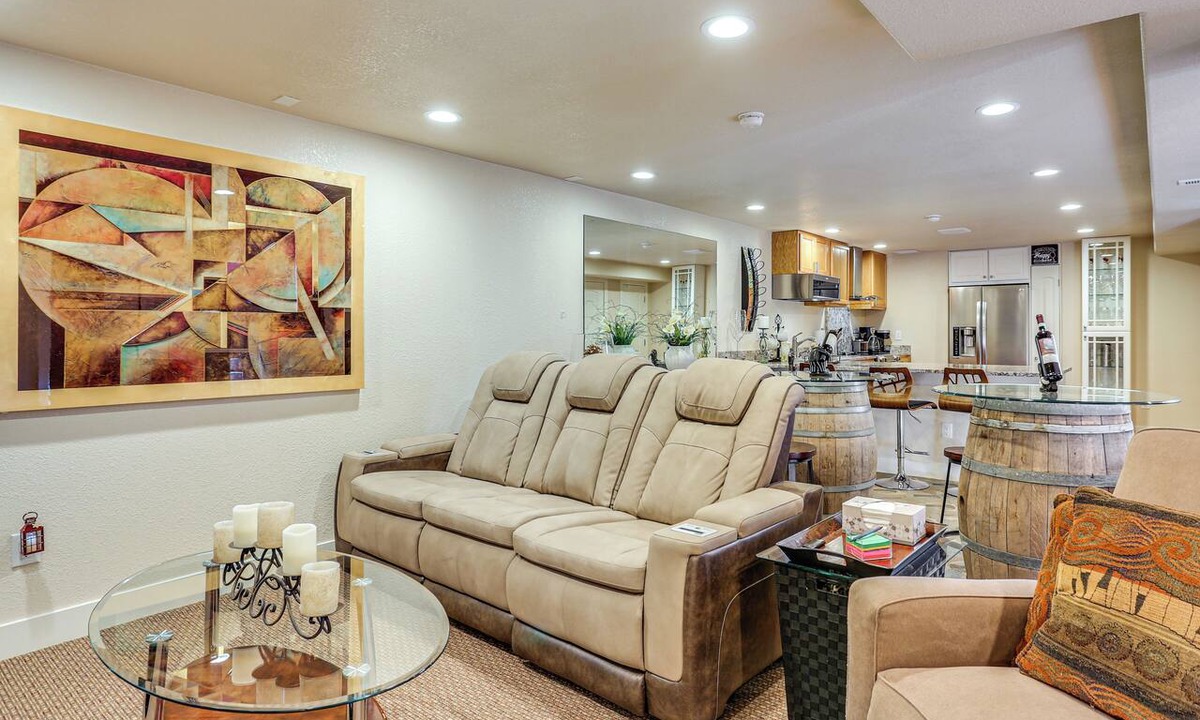 Aurora Apartment | Group Getaway 3 Mi to Cherry Creek State Park!