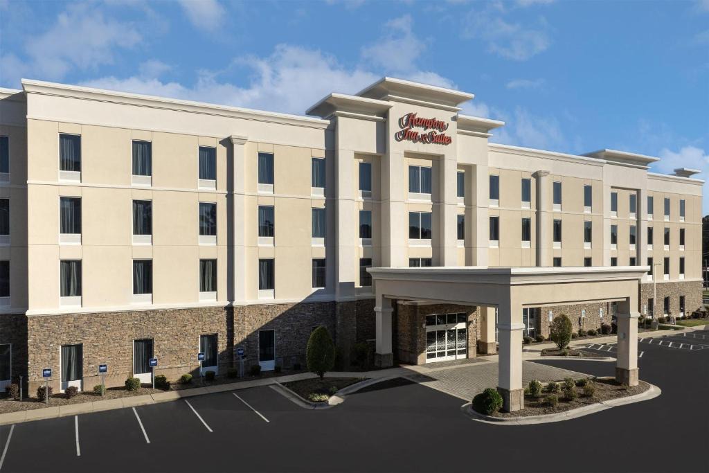 Cape Fear Hotel | Hampton Inn and Suites Fayetteville, NC