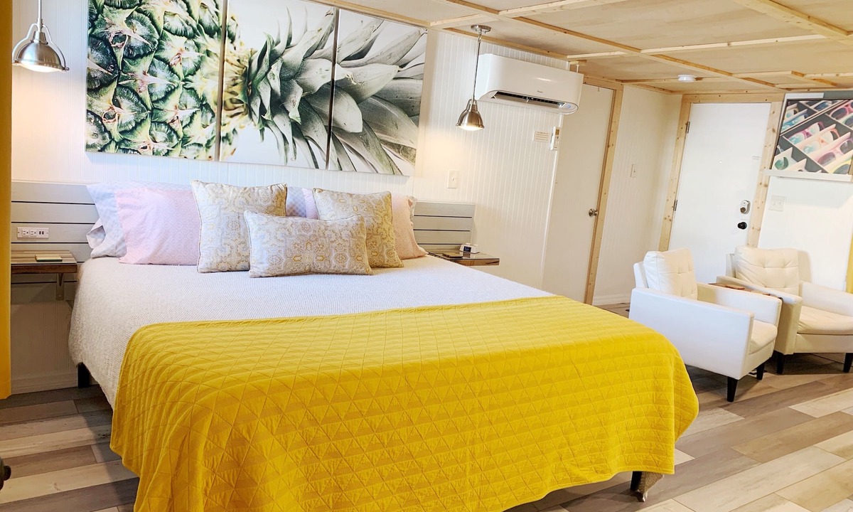 Treasure Island Cottage | Happy Hour ACROSS THE STREET FROM THE BEACH