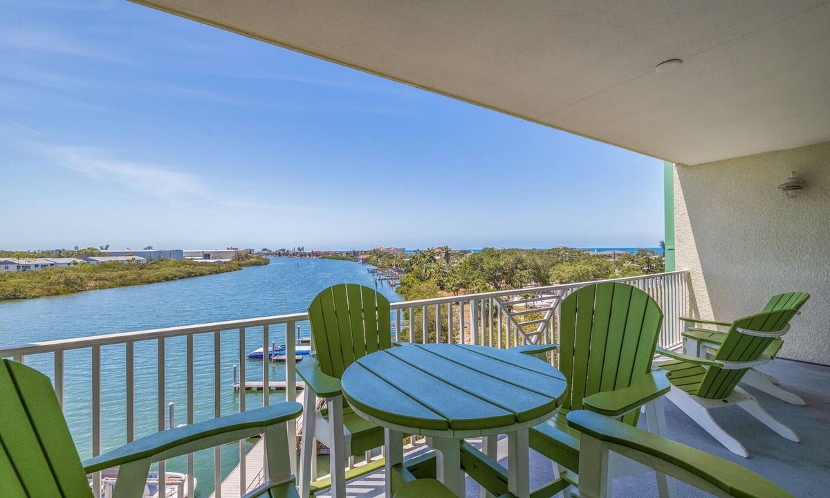 Independence Square Condo | Harbourside 517 Waterpark passes and walk to IRB Sleeps 10