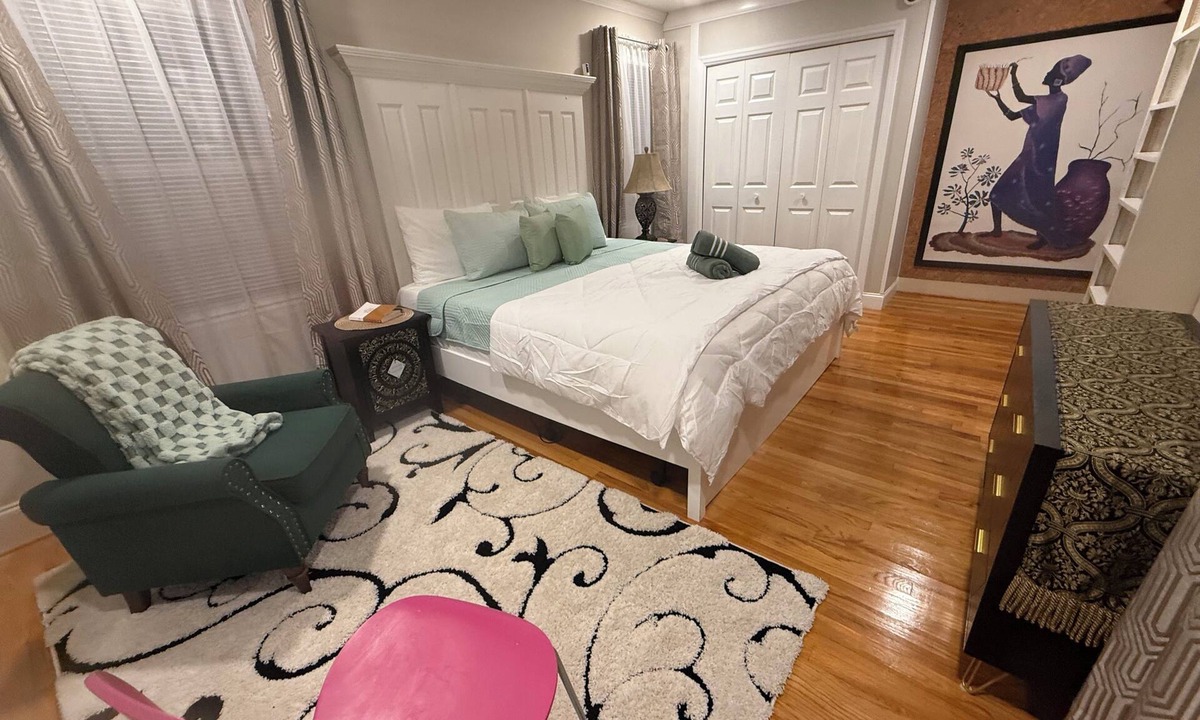 Terry Sanford House | Haymount Private king-bedroom & bath Luxury