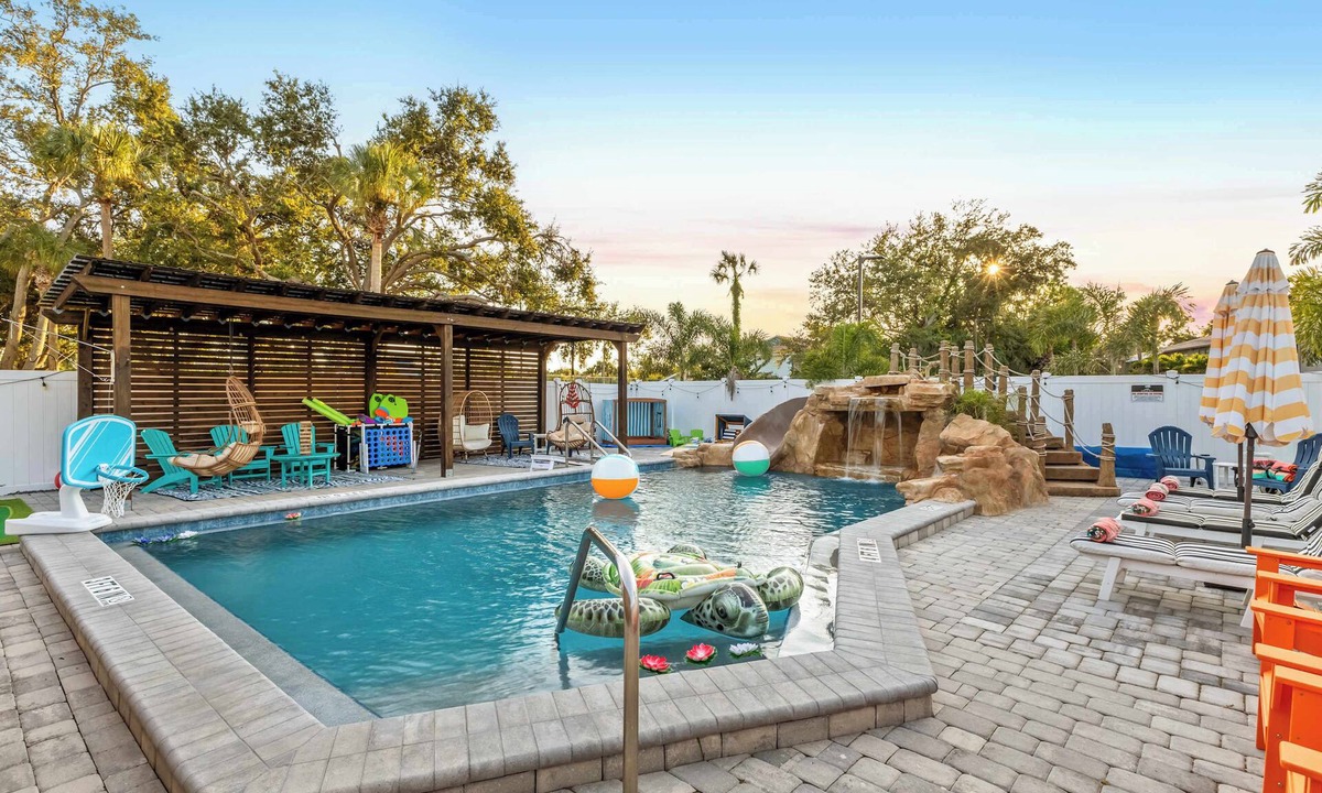 South Bradenton Condo | Heated Resort Pool & Slide · 6 Min to IMG · Games