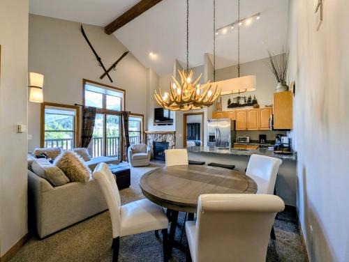 Mountain House House | Hidden River Lodge 5992 by SummitCove Lodging