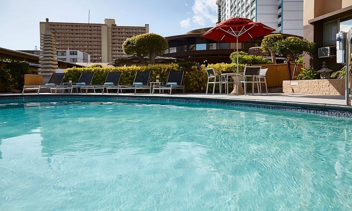Ala Moana Hotel | High Floor City View Two Queens, 3 Relaxing Units, Rooftop Garden Escape