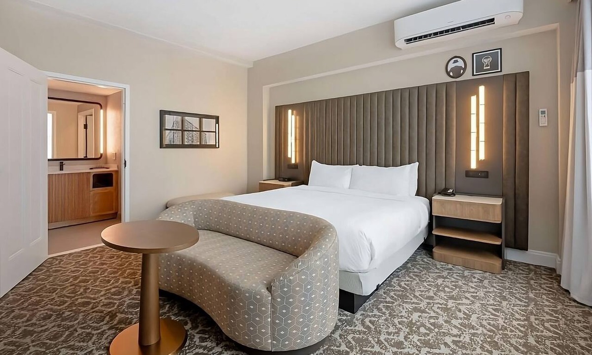 Downtown Tampa Hotel | Historic Charm with Modern Luxury! Experience Tampa