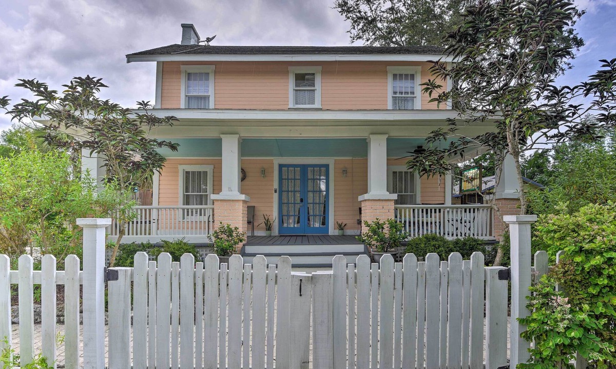 Gillespie Park House | Historic Charmer-Walk to Downtown Sarasota!