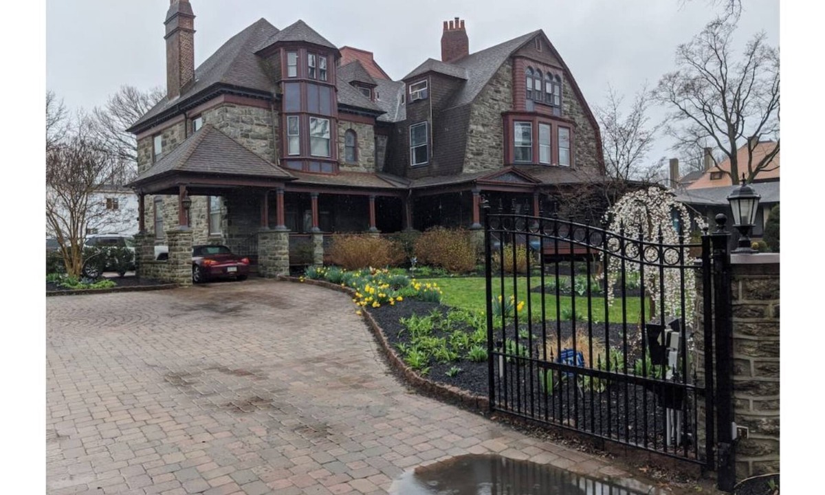 Germantown House | Historic Mansion with 6 Master Suites & Huge Yard