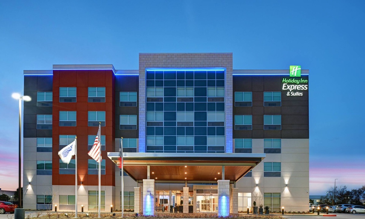 Memorial Hotel | Holiday Inn Express & Suites Houston - Memorial City Centre by IHG
