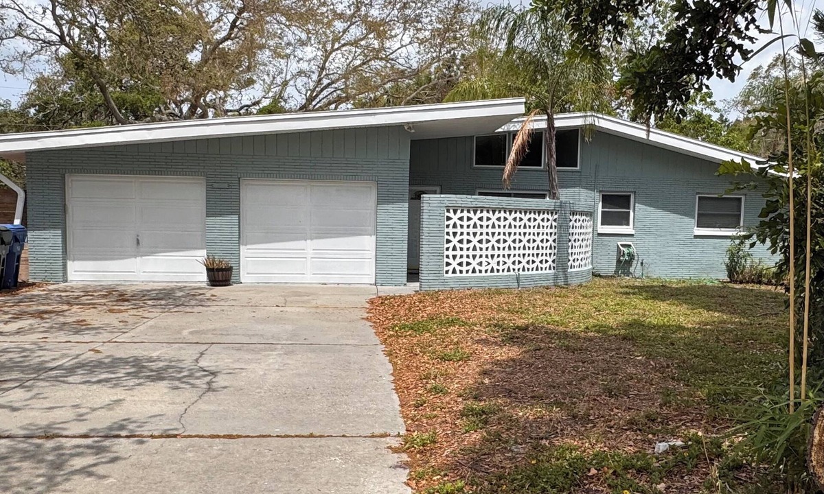 Largo House | Home close to the Indian Rocks Beach and Pinellas Trail
