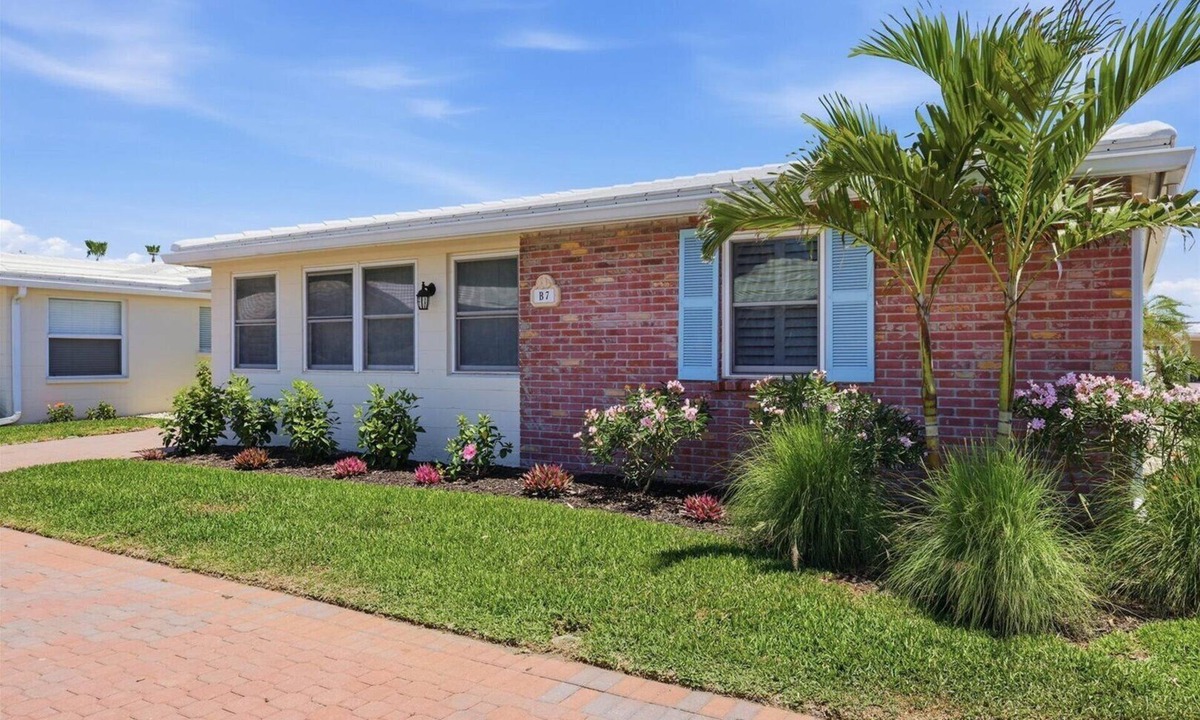 Central Sarasota Villa | Horizons West Villa B-7 - Located on Crescent Beach - it's #1