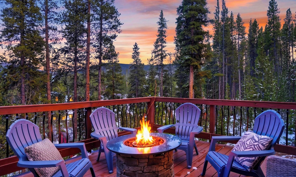 Blue River Cabin | Hot Tub + Game Lounge + Fire Pit + Mountain Views | Crown Ridge Retreat