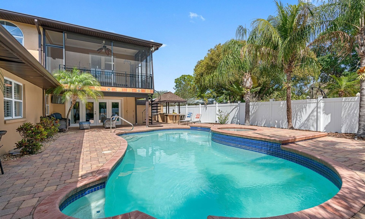 Tampa House | Huge Luxury Heated Pool/Spa Villa w/Game Room, Office, Exercise Area & More!