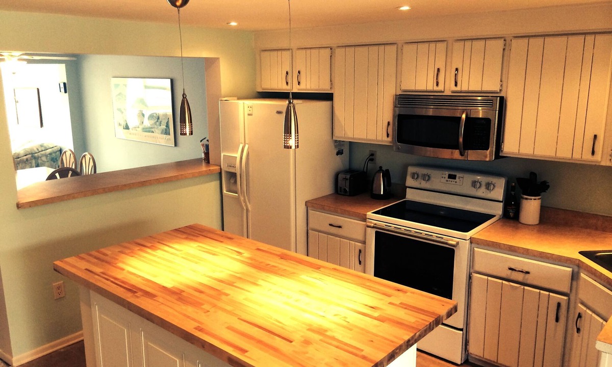 Rehoboth Beach House | In the Heart of Dewey Beach - just a short walk to the beach