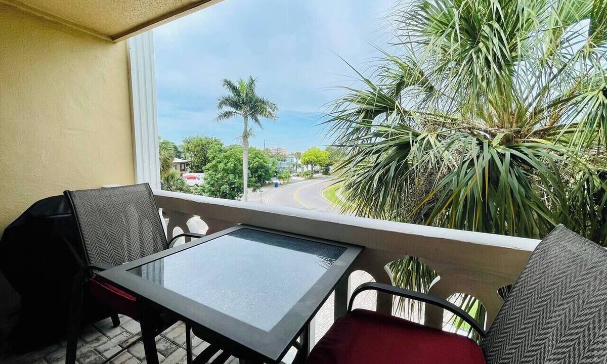 Capri Isle Condo | Inter-coastal Piece of Paradise - Walk to Beach