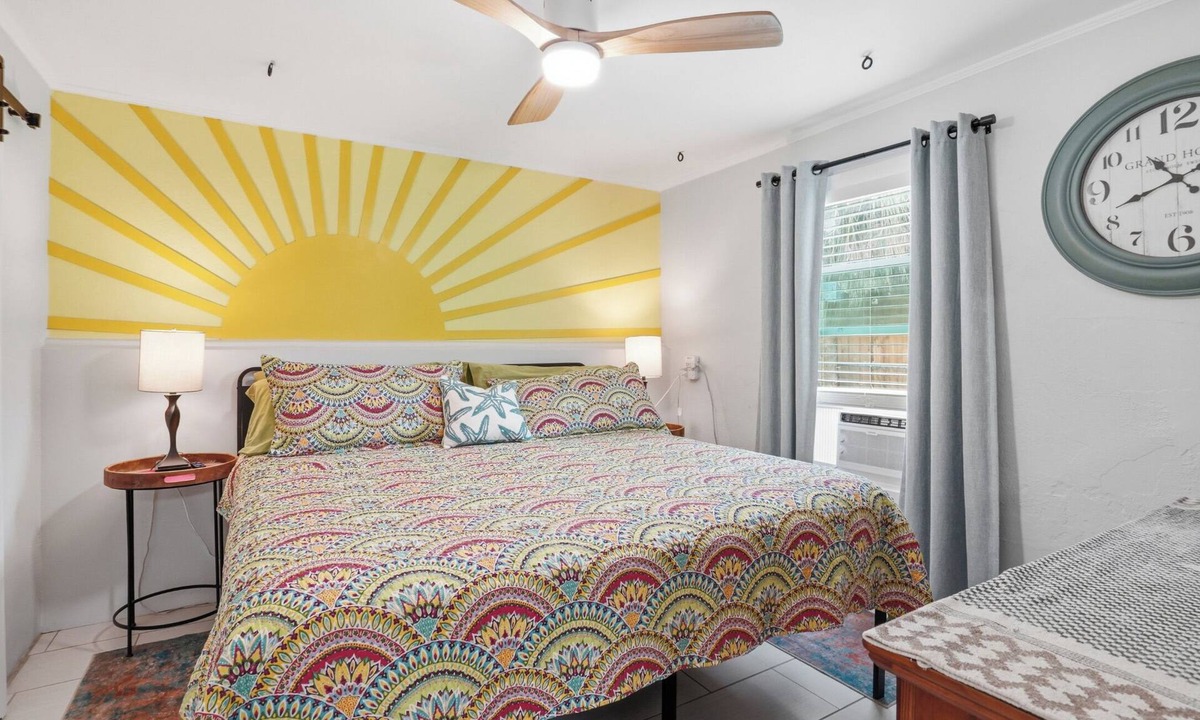 Sunset Beach Apartment | Island life, walkable, bars, restaurants, white sand, chill local vibe