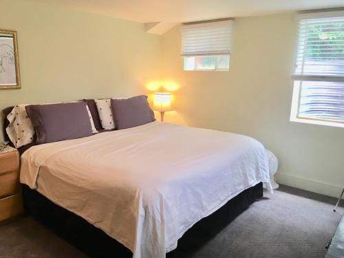 Barnum West Apartment | King Suite Between City and Slopes