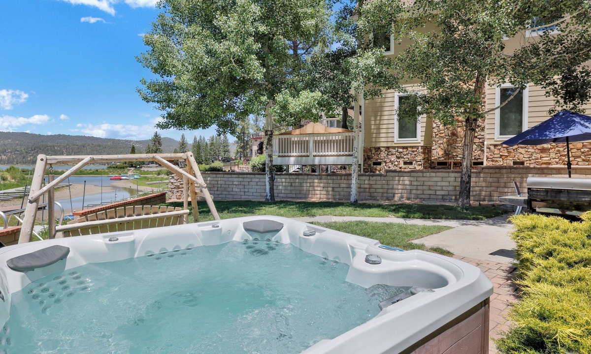 Big Bear Lake Cabin | Lakeview Getaway Village Cabin w/Hot Tub + Boat Dock