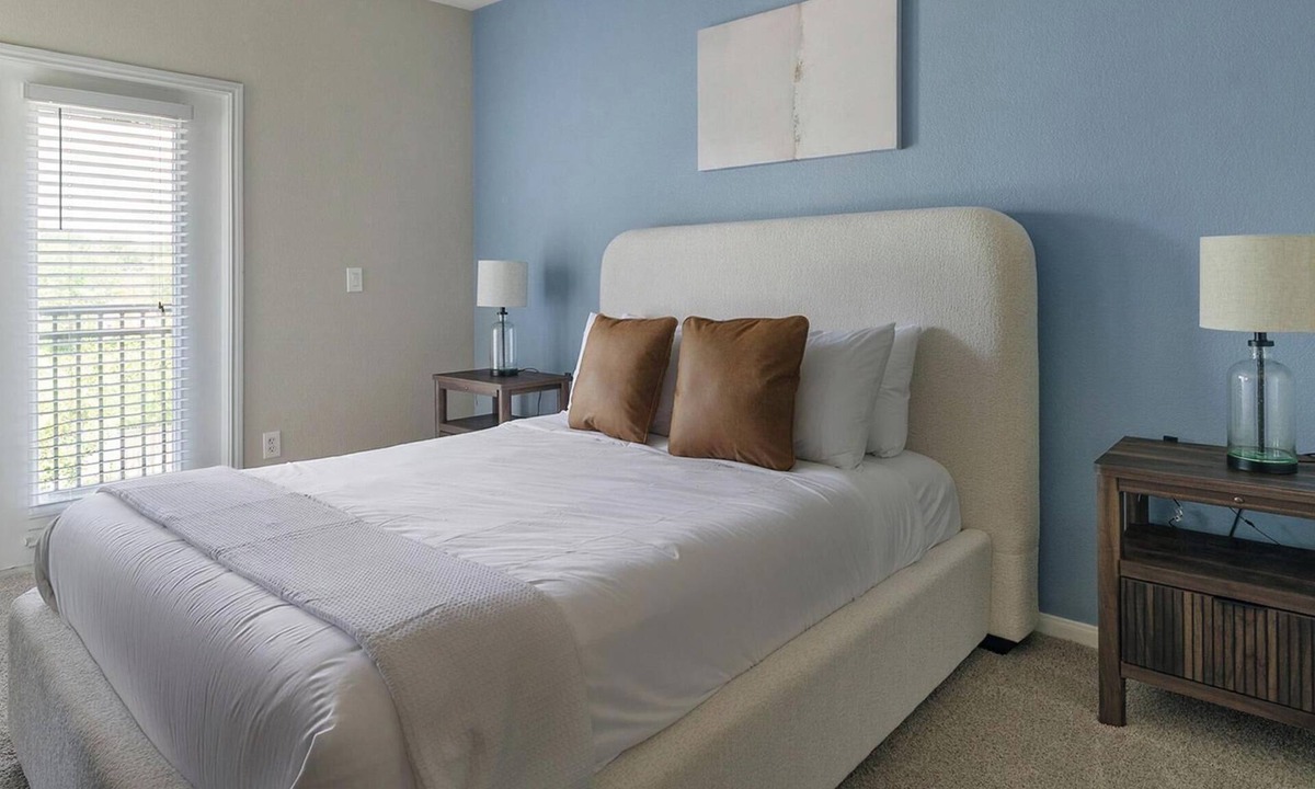 Webster Apartment | Landing | Chic 2BD, Clubhouse