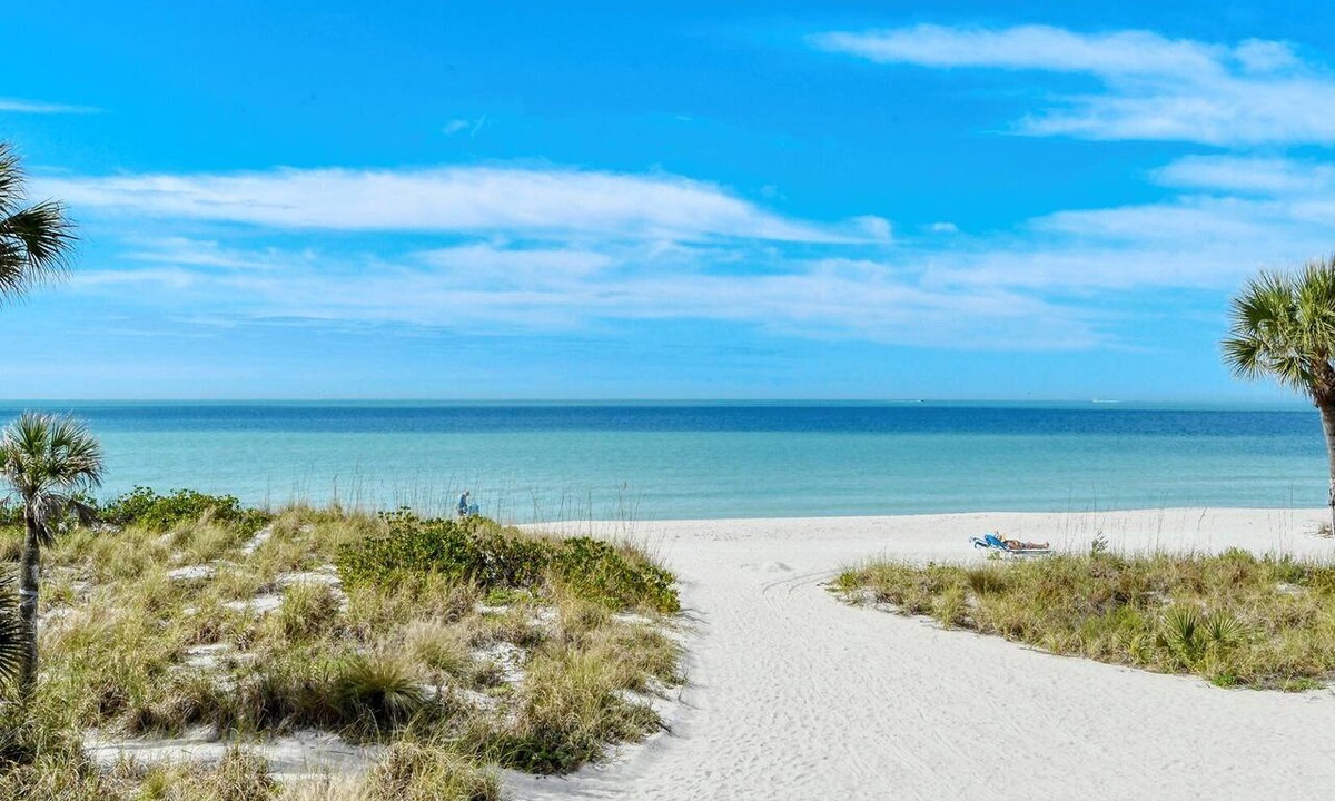Longboat Key Condo | LaPlaya 206C-Gorgeous vistas of the Gulf!